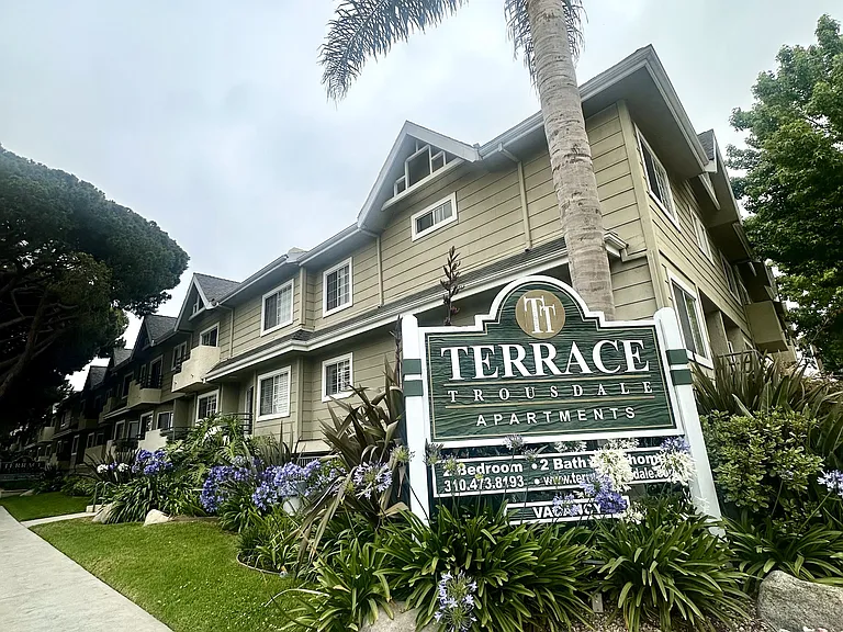 Terrace Trousdale Apartments — Photo 29