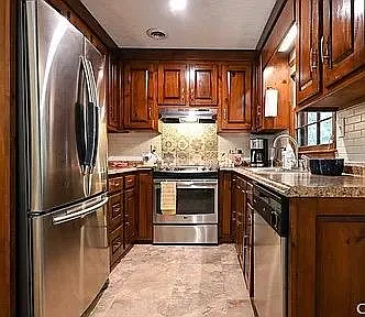 225 Merlin Ct — Photo 2