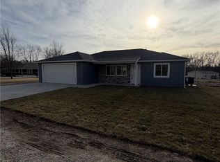 207 W 2nd St, Creighton, MO 64739