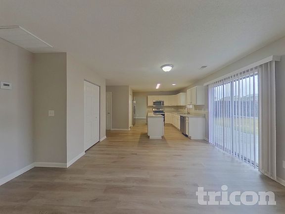 3rd image of 415 Fox Trot Dr