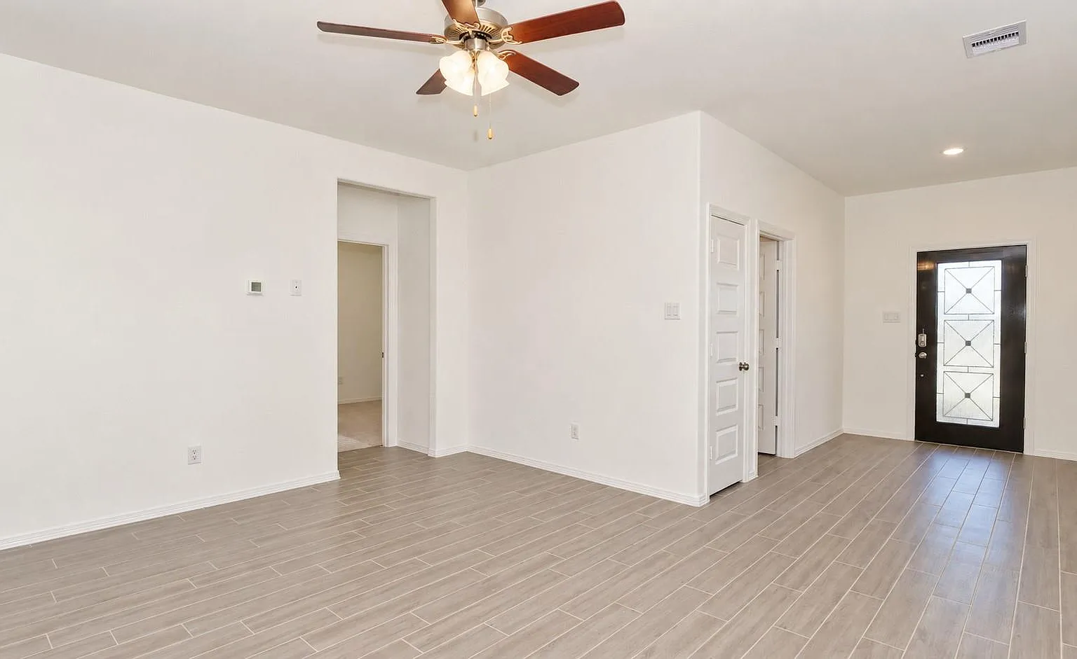 4 bed, 2.0 bath, 1602 sqft, $1,900 — Photo 3