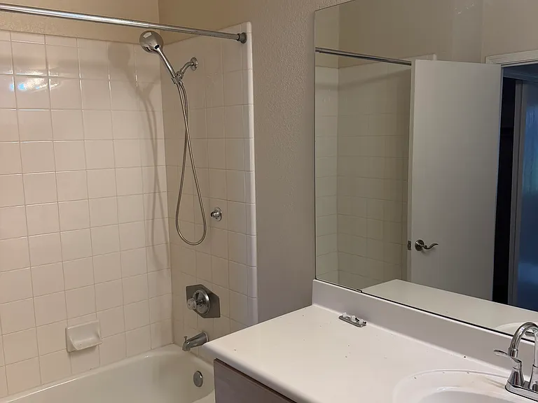 9600 N 96th St #223 — Photo 7