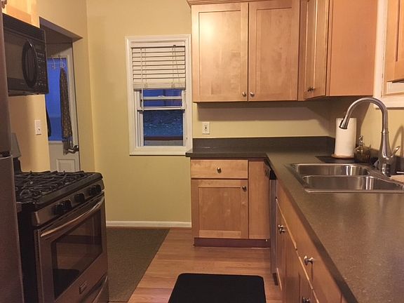 3rd image of 619 N Center St