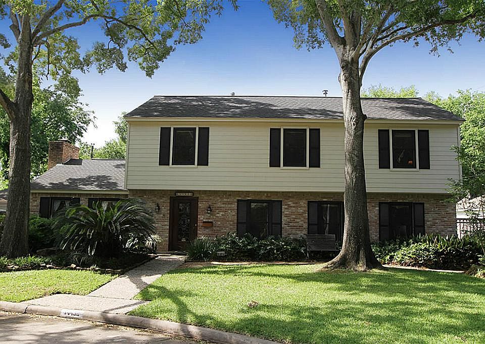 Welcome home to 14435 Chadbourne.