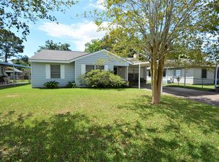 920 Chevy Chase Dr, Angleton, TX 77515