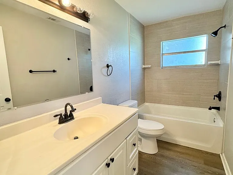 311 Avenue B SE — Photo 23
