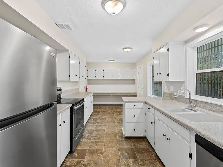 235 Riviera Dr NE — Photo 11