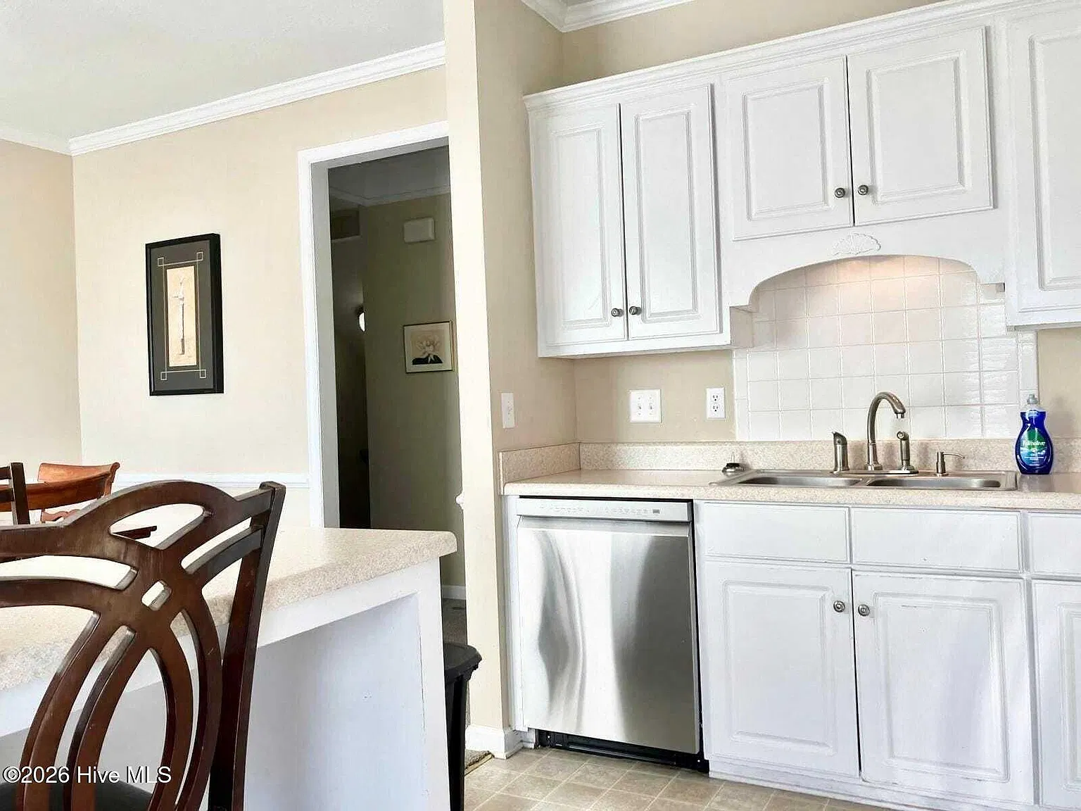 4 bed, 2.5 bath, 1942 sqft, $2,125 — Photo 3