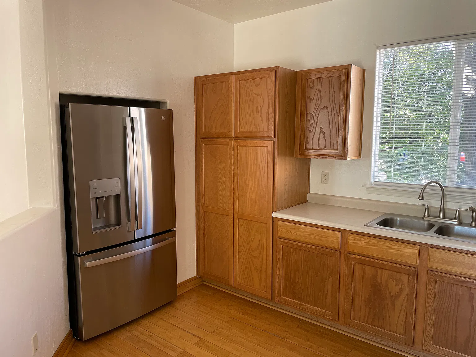 3 bed, 2.5 bath, 1600 sqft, $2,895 — Photo 2