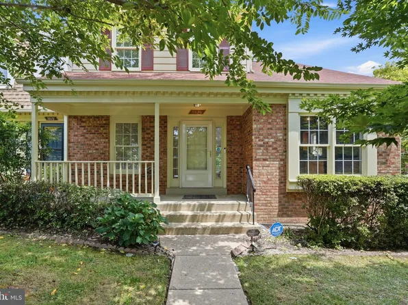 9826 Burke Pond Ln, Burke, VA 22015