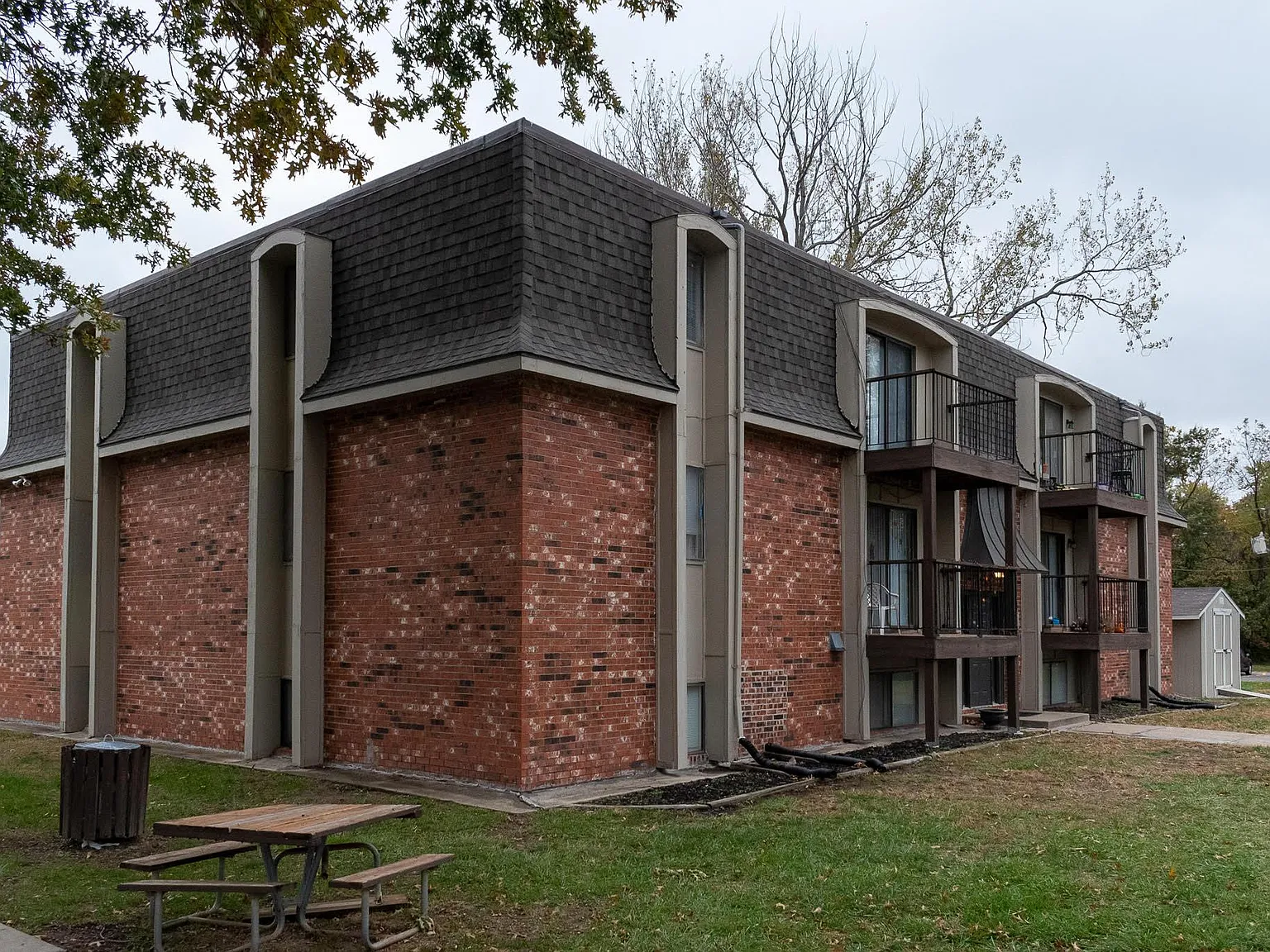 Tiblow Village Apartments — Photo 2