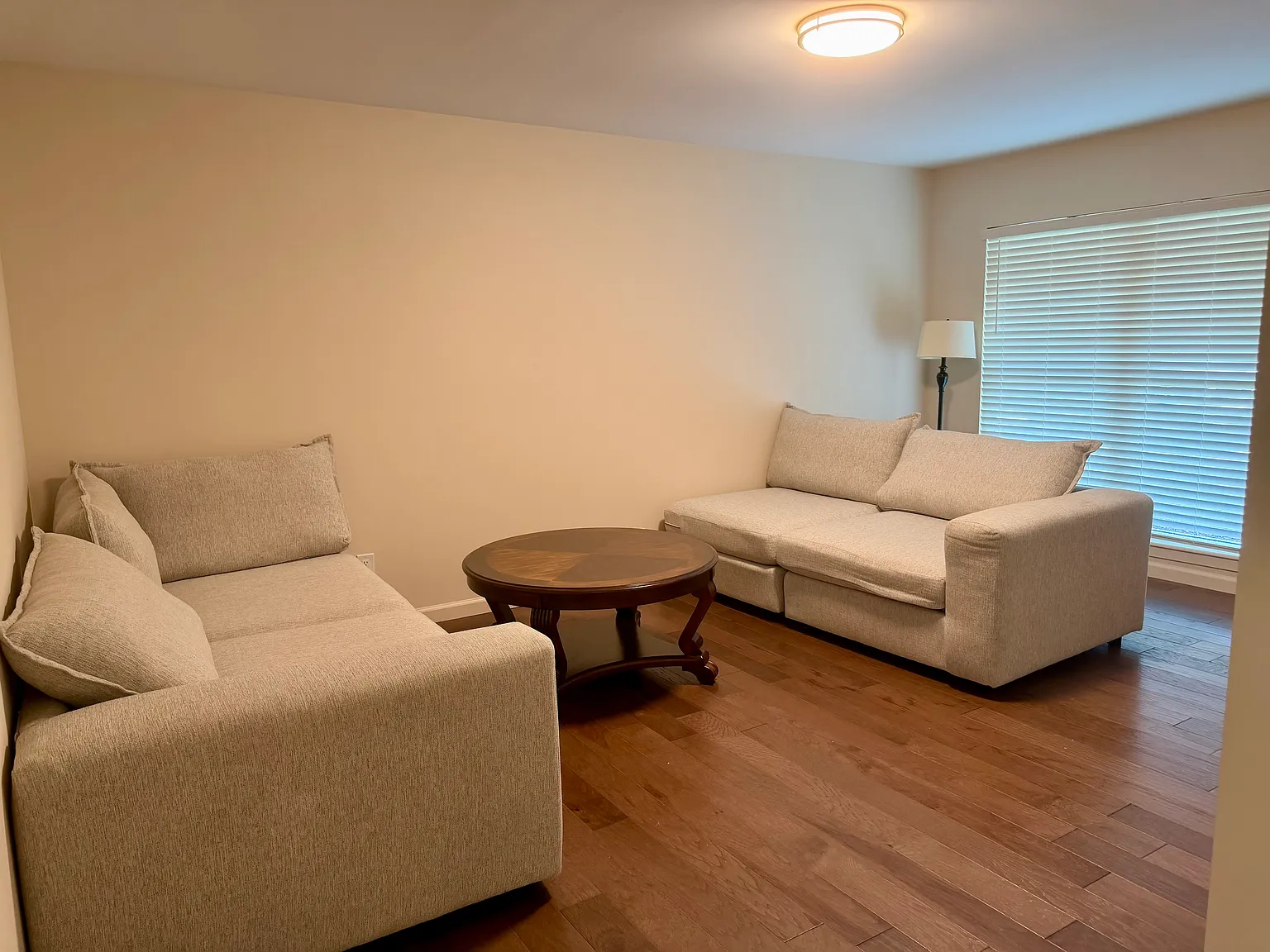 1 bed, 1470 sqft, $1,300 — Photo 4
