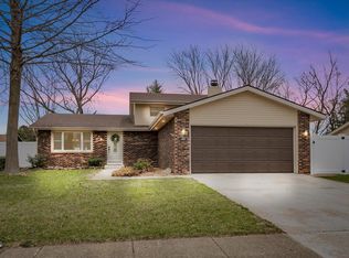 680 Bunker Hill Dr, Bourbonnais, IL