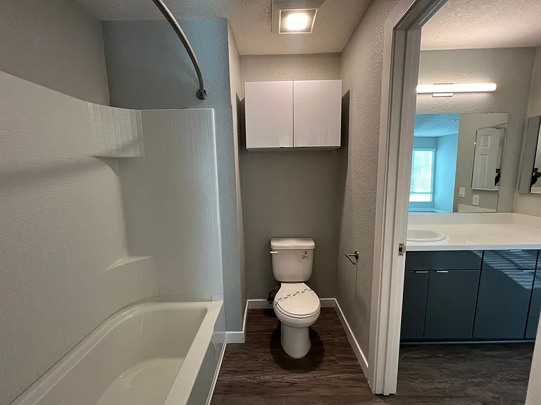 River House Apartments — Photo 58