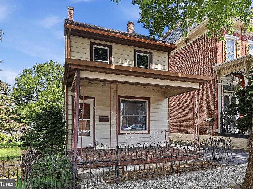 1st image of 121 Walnut St