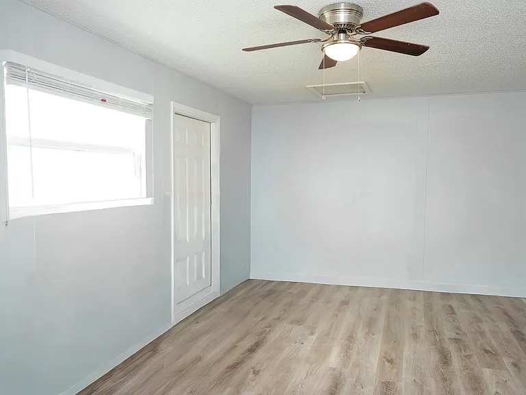 821 Barber St — Photo 10