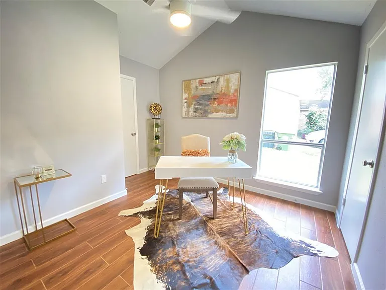 1011 Melford Ave — Photo 6