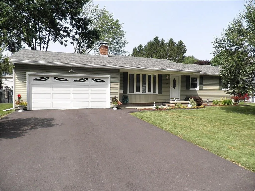 170 Eaton Rd photo 1