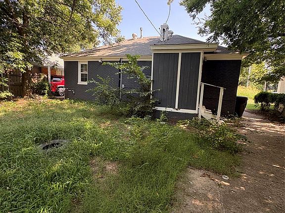 3rd image of 2117 NE 17th St