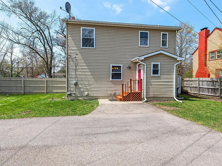 3260 Sashabaw Rd — Photo 6
