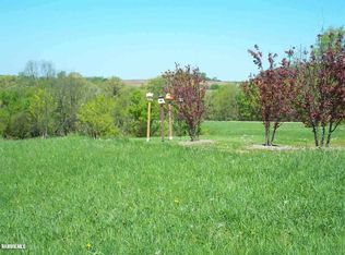 2 Saddleback Rd, Galena, IL 61036