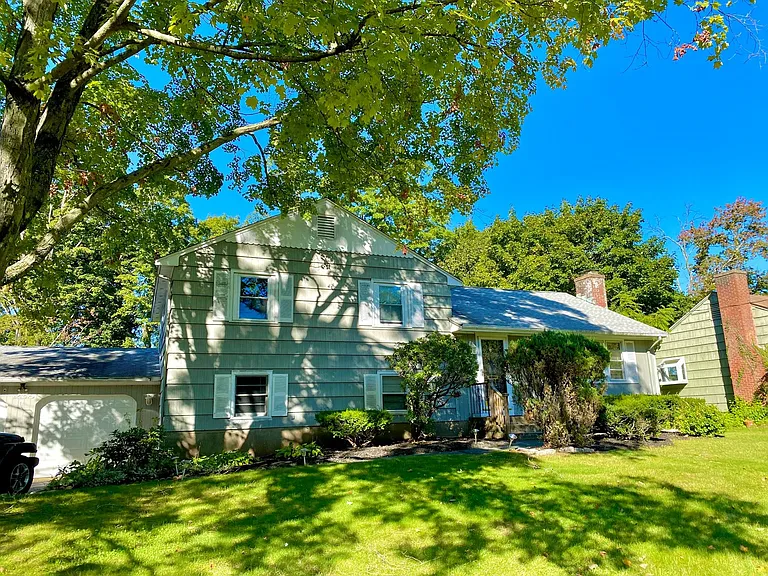40 Dunn Rd — Photo 1