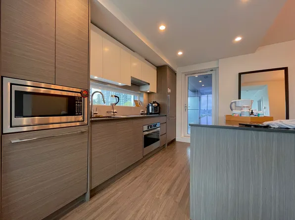 13615 Fraser Hwy #303, Surrey, BC V3T 2V6