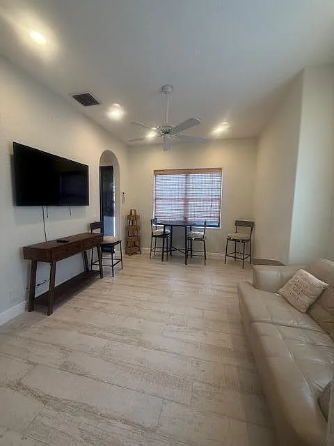 1 bed, 1.0 bath, 5442 sqft, $2,395 — Photo 2