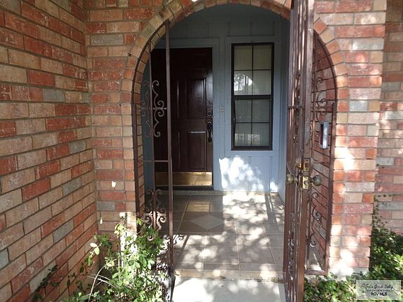 2nd image of 184 Applewood St