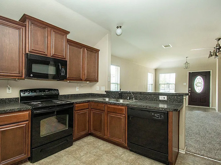 4032 Eagle Dr — Photo 4