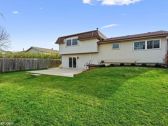 5th image of 1054 Warwick Cir N