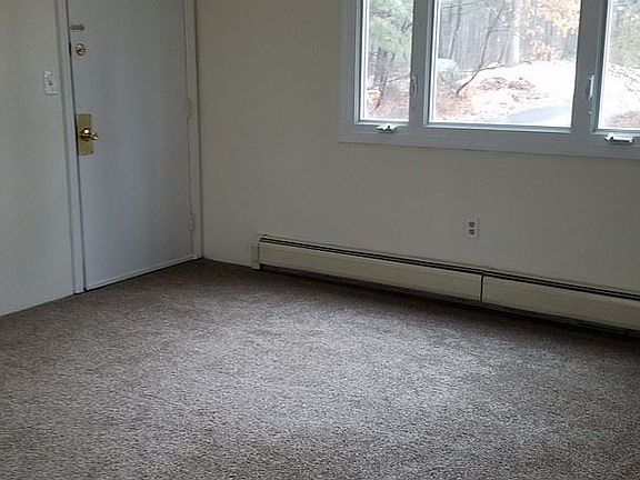 5th image of 4 Lily Ct #C