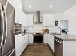 4690 Hawk Ln #401, Tsawwassen, BC V4M 0C4