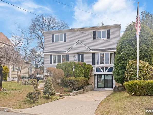 121 Pine Ave, New Milford, NJ 07646