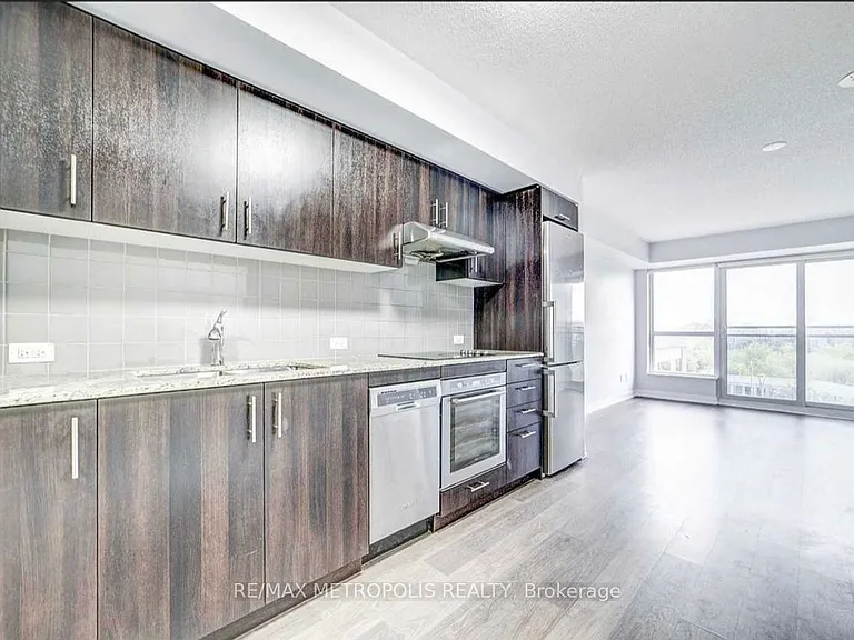 255 Village Green Sq #507 — Photo 7