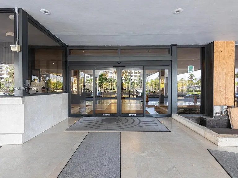 5555 Collins Ave #14U — Photo 33