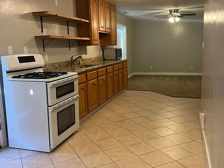 339 N 600 E — Photo 2