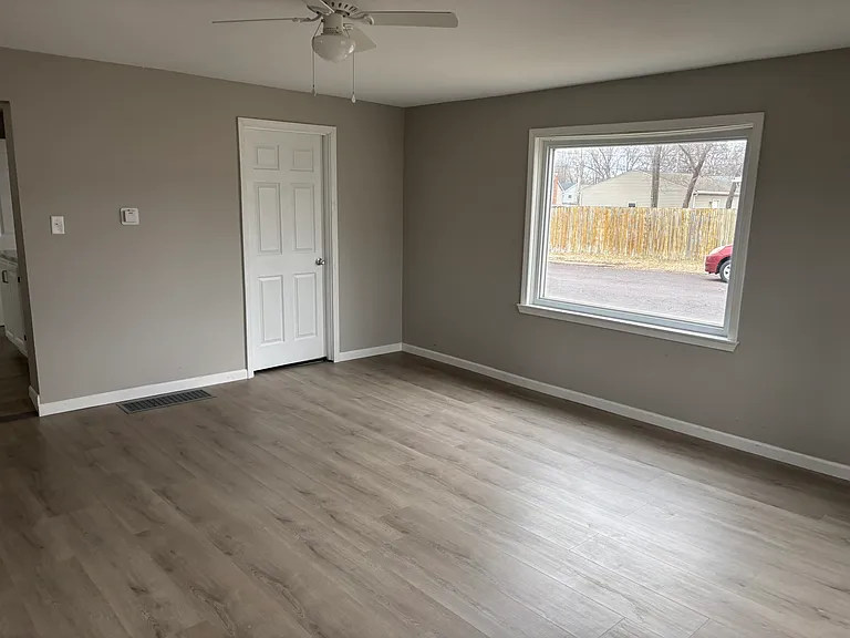 263 Koch St — Photo 10
