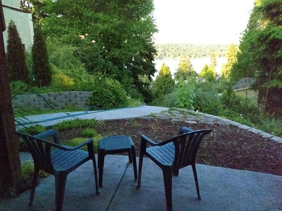 Covered Patio overlooking Lake Washington