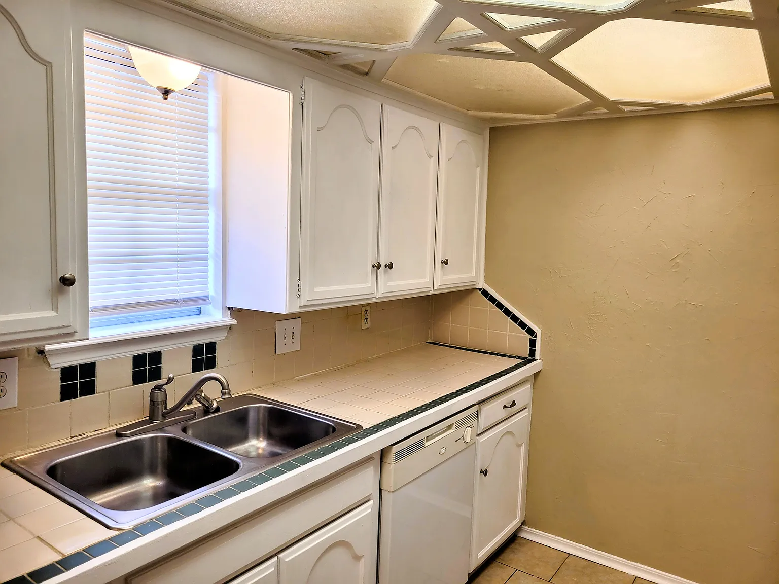 2 bed, 741 sqft, $950 — Photo 2