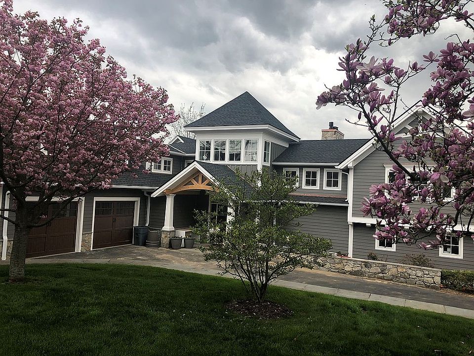 2nd image of 18 Arrowhead Rd