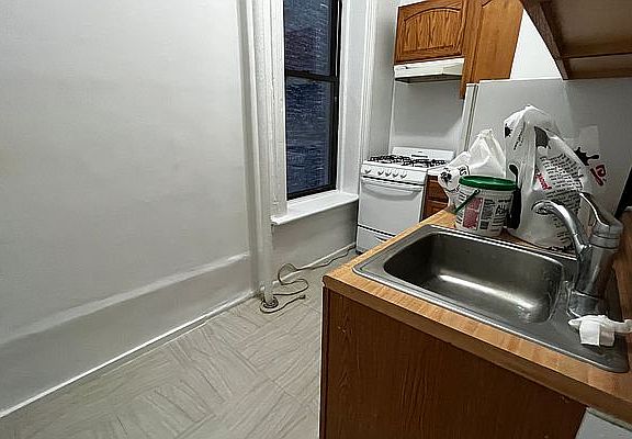 2nd image of 314 E 84th St APT 3