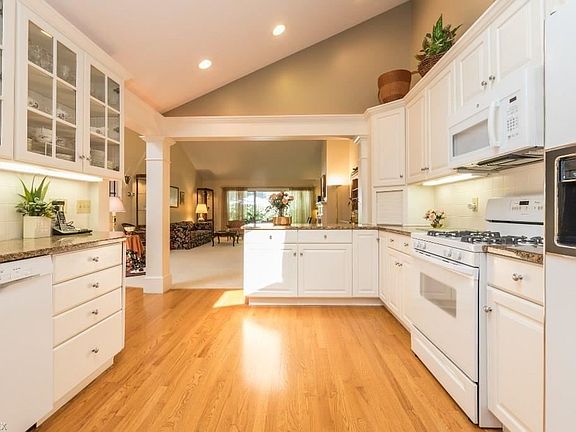 2nd image of 3861 Beechnut Ct #L4