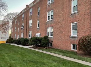 890 Farmington Ave, West Hartford, CT 06119