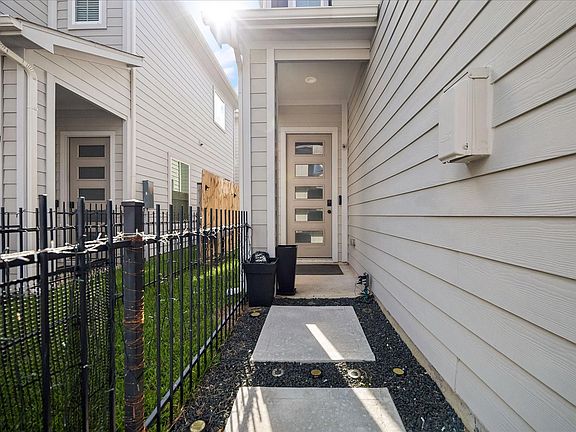 3rd image of 1193 W Tidwell Rd