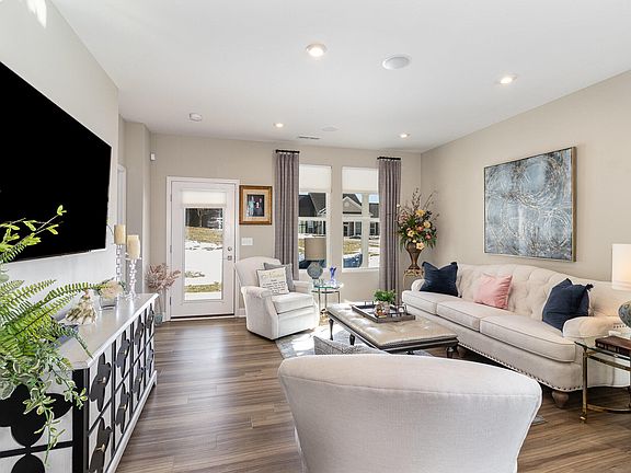 2nd image of 501 Aintree Dr