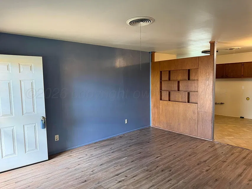 3 bed, 948 sqft, $1,200 — Photo 2