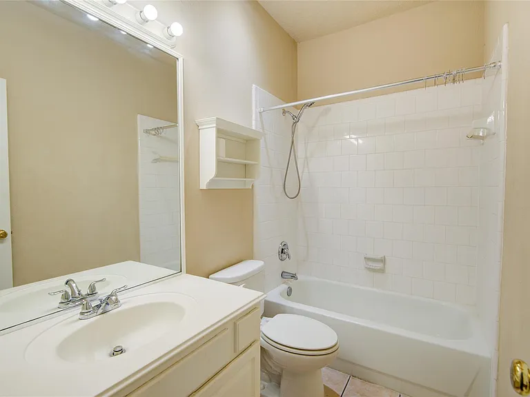 18422 Auburn Woods Dr — Photo 35