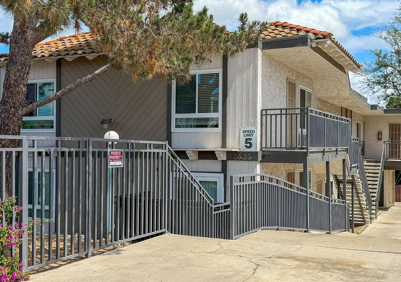 2625 Highland Ave — Photo 1