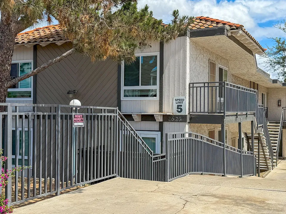 2625 Highland Ave